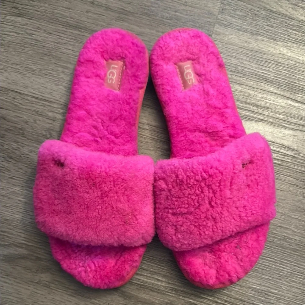 UGG Vibrant Pink Fluffy Slippers - Picture 1 of 5